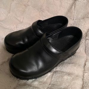 Dansko black clogs sz 38/US 7.5